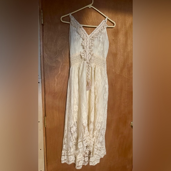 NWOT Cupshe V-neck Boho Lace Ruching Sundress with Tassels, size Medium - Picture 2 of 7